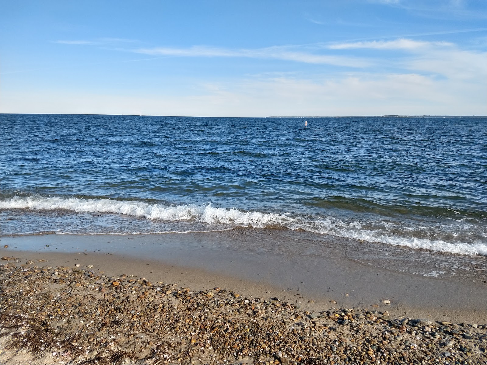 Foto von Surf Drive Beach und die siedlung