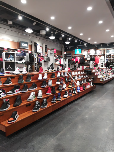 Shoe Store «Champs Sports», reviews and photos, 9501 Arlington Expy #130, Jacksonville, FL 32225, USA
