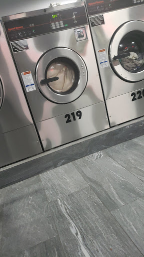 Laundromat «Laundry Kingdom Of Shirley», reviews and photos, 579 Montauk Hwy, Shirley, NY 11967, USA