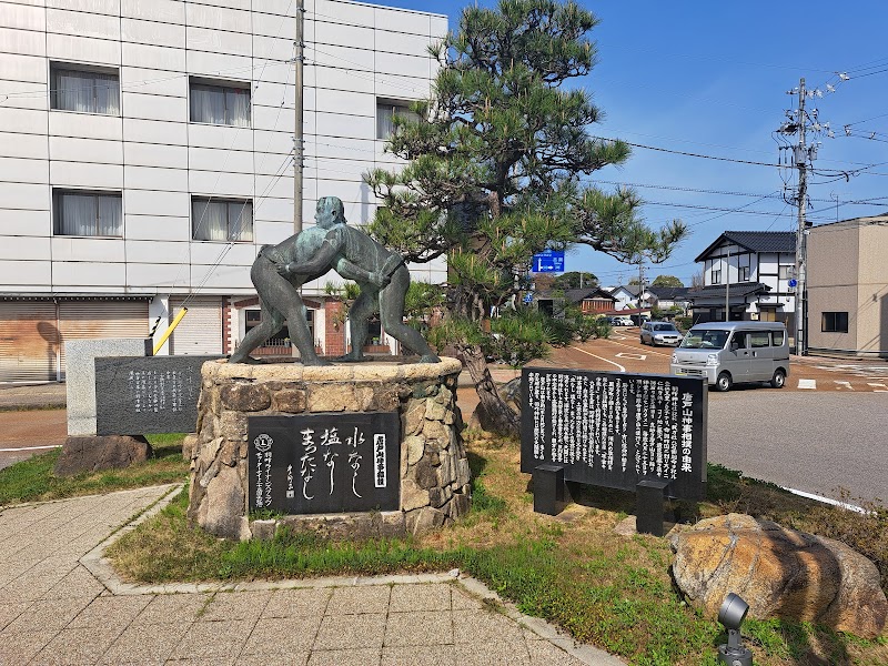 唐戸山神事相撲銅像