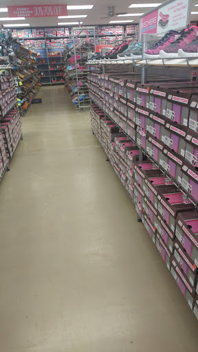 Shoe Store «SKECHERS Factory Outlet», reviews and photos, 1201 Airport Fwy #185, Euless, TX 76040, USA
