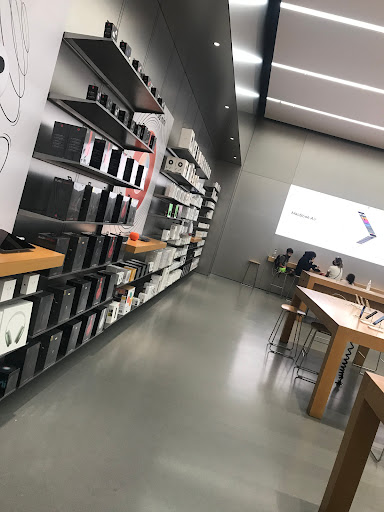 Computer Store «Apple Manhattan Village», reviews and photos, 3200 N Sepulveda Blvd, Manhattan Beach, CA 90266, USA