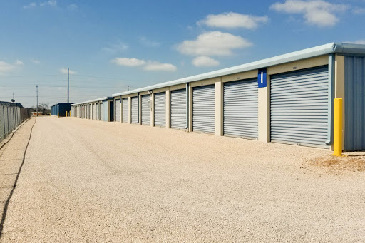 Self-Storage Facility «US Storage Centers», reviews and photos, 512 10th St, Floresville, TX 78114, USA