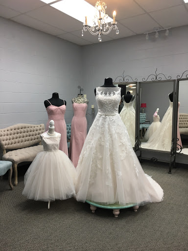 2B Bridal Boutique, 909 S McCord Rd, Holland, OH 43528, USA, 