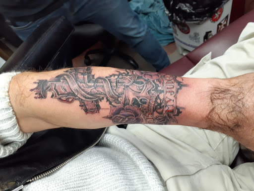 Tattoo Shop «American Graffiti Tattoos», reviews and photos, 630 W Grand River Ave, Brighton, MI 48116, USA