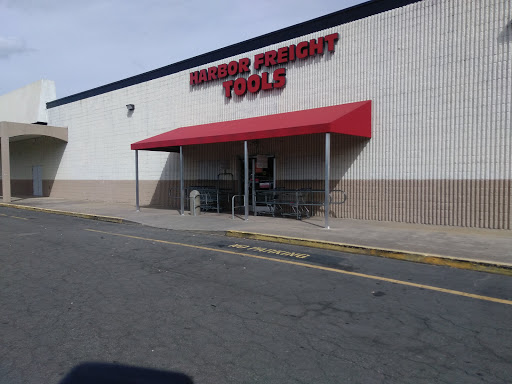 Hardware Store «Harbor Freight Tools», reviews and photos, 2000 Avondale Dr STE 104, Durham, NC 27704, USA