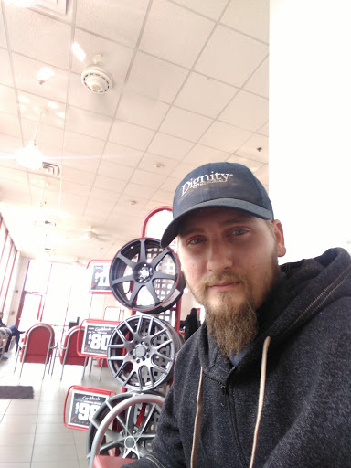 Tire Shop «Discount Tire Store - Oak Lawn, IL», reviews and photos, 6635 95th St, Oak Lawn, IL 60453, USA