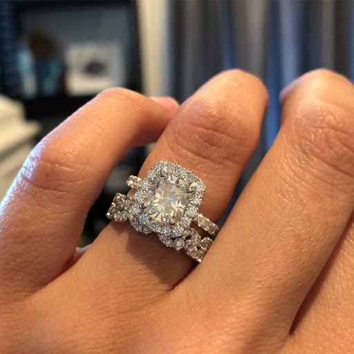 Jewelry Store «Jean Pierre Jewelers», reviews and photos, 21400 Ventura Blvd, Woodland Hills, CA 91364, USA