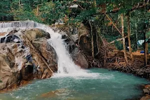 Takah Pengkoi Treehouse & Waterfall image