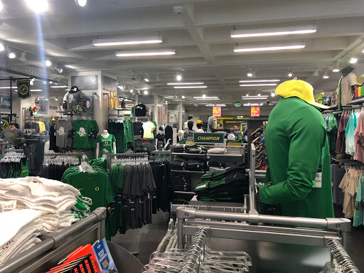 Book Store «The Duck Store - Campus», reviews and photos, 895 E 13th Ave, Eugene, OR 97401, USA