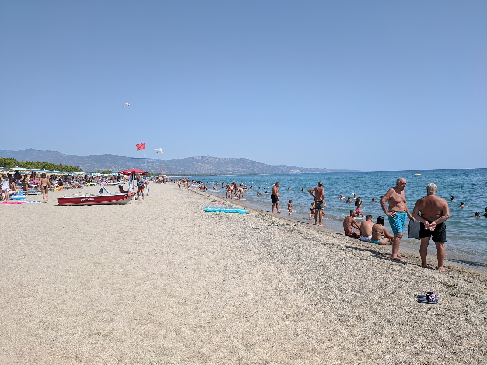 Photo de Bruscata Grande beach avec sable lumineux de surface