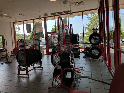 Tire Shop «Discount Tire Store - Kennesaw, GA», reviews and photos, 2930 George Busbee Pkwy NW, Kennesaw, GA 30144, USA