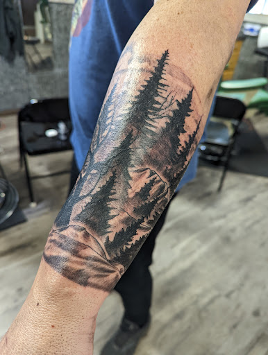 Tattoo Shop «Crimson Heart Designs Tattoo», reviews and photos, 162 13 1/2 - 14th Ave, Turtle Lake, WI 54889, USA