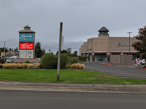 Clothing Store «Eddie Bauer Outlet», reviews and photos, 1111 N Roosevelt Dr #100, Seaside, OR 97138, USA