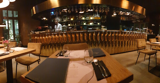 SELAVI Restaurant & Bar