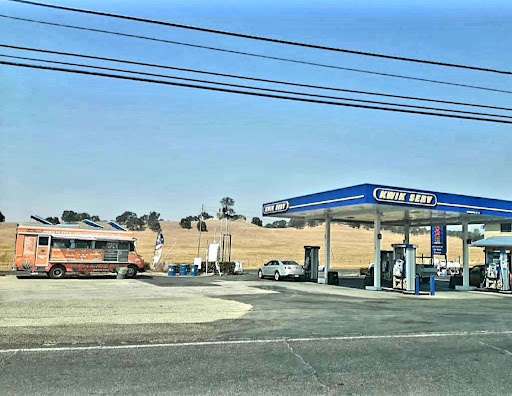 Zippy mart- Gas Station-Food Store-Car Wash en Valley Springs