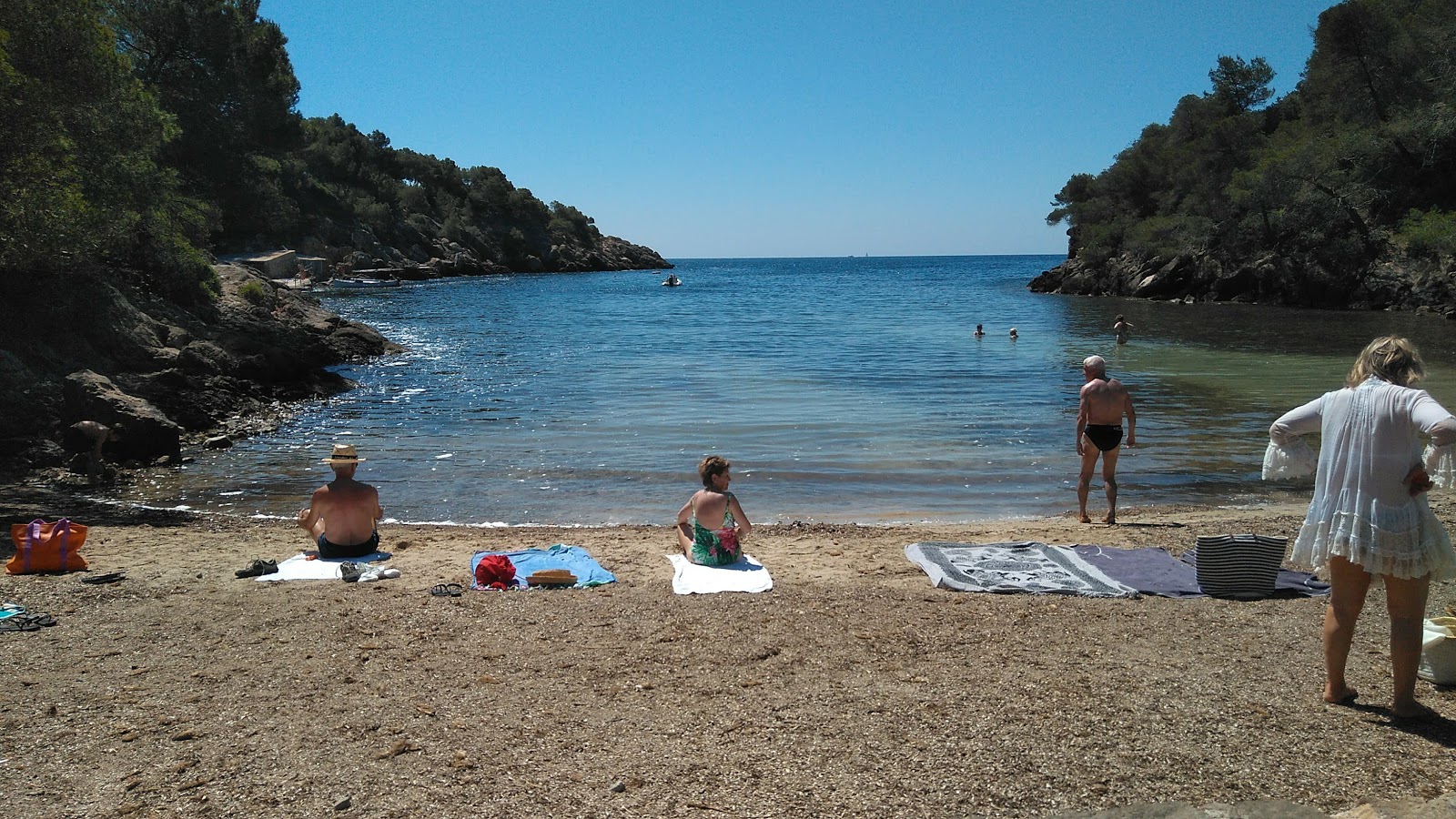 Foto de Cala Mastella con sucio nivel de limpieza