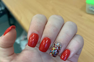 Red Apple Nails
