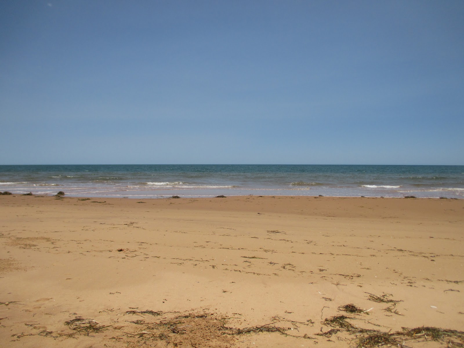 Foto van Miaboolya Beach met turquoise puur water oppervlakte