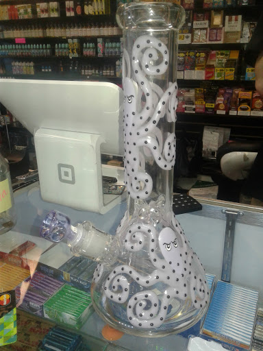 Vaporizer Store «HoneyComb HideOut Smoke Shop», reviews and photos, 467 E Plumb Ln, Reno, NV 89502, USA