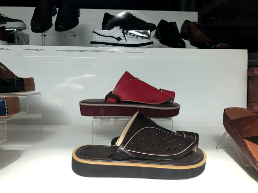 هوامير الصحراء للخياطة الرجالية ومستلزمات الرجل 