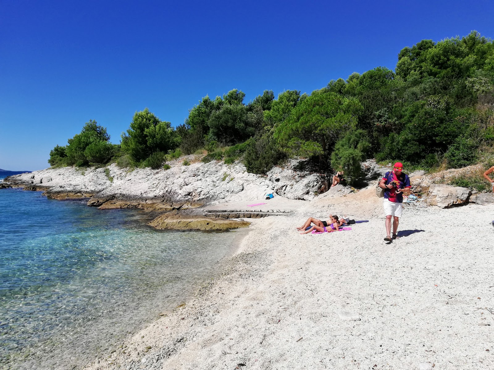 Foto de Put Tatinje beach con parcialmente limpio nivel de limpieza