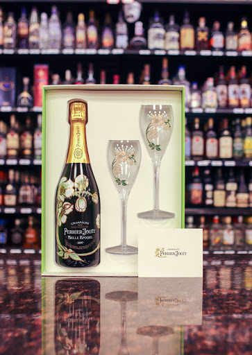 Liquor Store «FERNANDEZ SQUARE LIQUORS», reviews and photos, 342 Broad St, Providence, RI 02907, USA