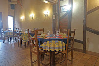 Atmosphère du Restaurant Au Vieux Castel à Montval-sur-Loir - n°1
