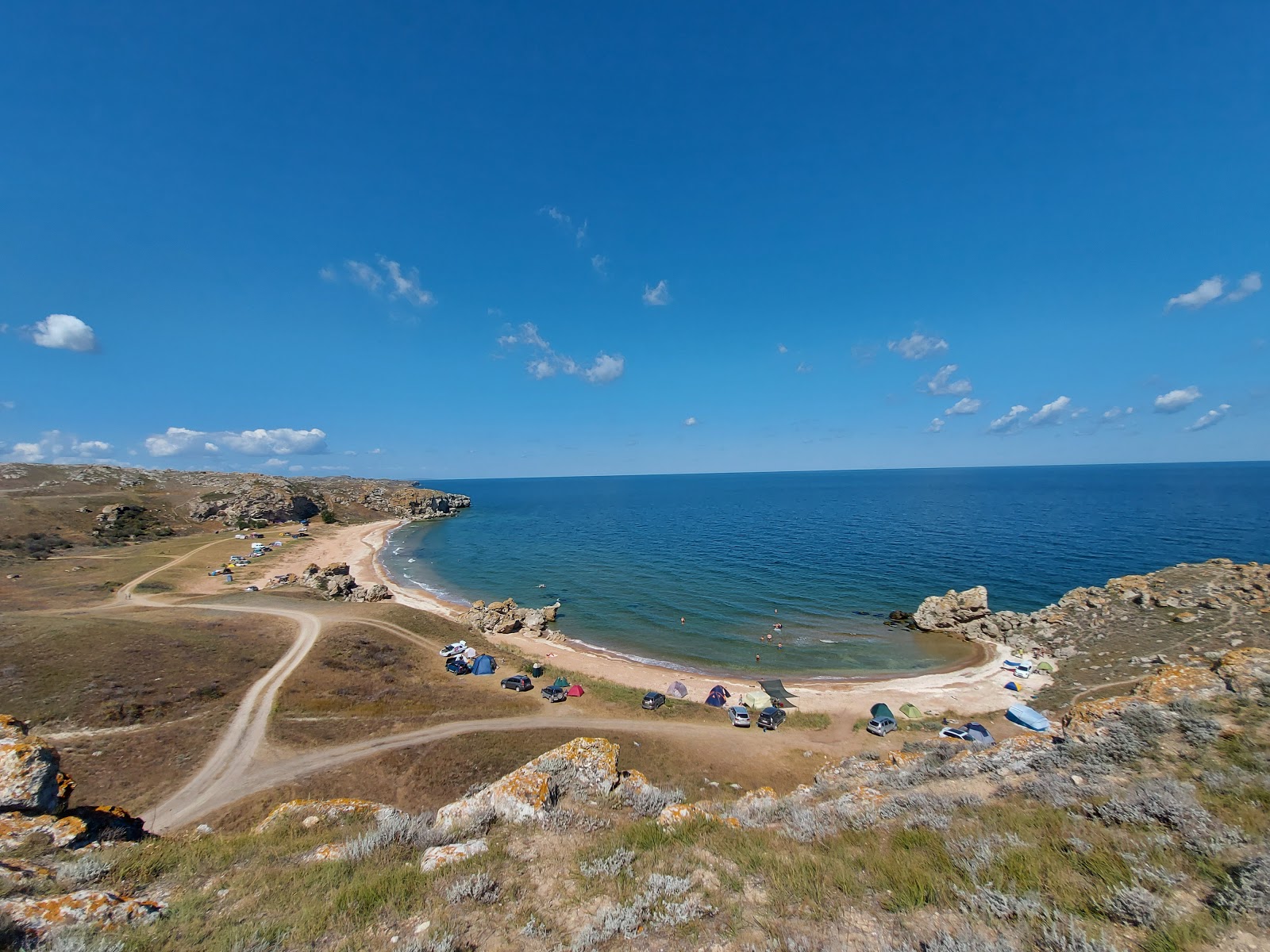 Karalarskiy park II'in fotoğrafı parlak kabuk kumu yüzey ile