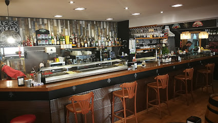 Café Bar La Pista 2.0 - C. Ventilla, 89, local 5, 26200 Haro, La Rioja, Spain