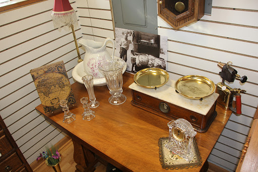 Royal Oaks Antiques