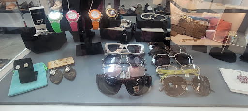 Consignment Shop «SecondHand Savvys», reviews and photos, 210 S Kings Ave, Brandon, FL 33511, USA