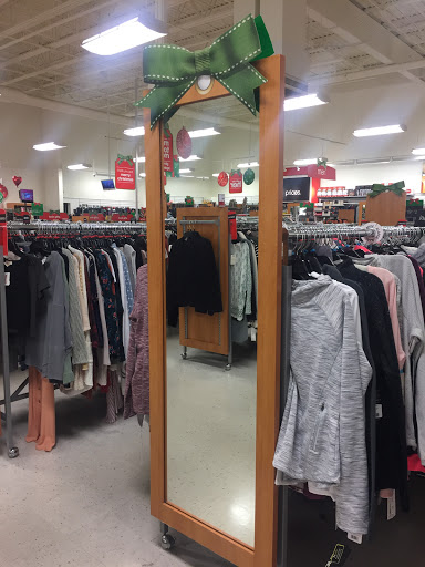 Department Store «T.J. Maxx», reviews and photos, 1751 Ritchie Station Ct, Capitol Heights, MD 20743, USA