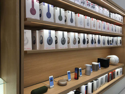 Computer Store «Apple Northbrook», reviews and photos, 1310 Northbrook Ct, Northbrook, IL 60062, USA