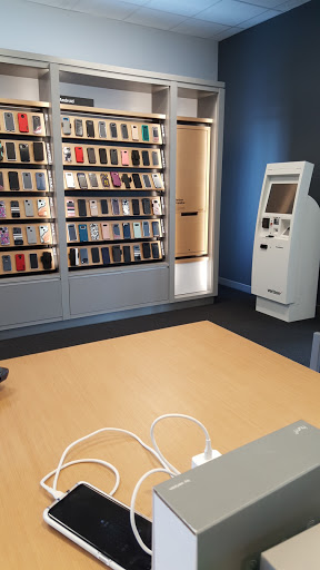 Cell Phone Store «Verizon», reviews and photos, 1608 S Robert St, West St Paul, MN 55118, USA