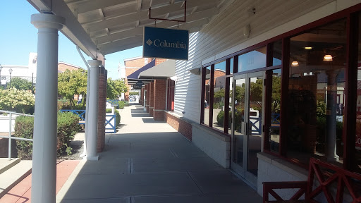 Outdoor Sports Store «Columbia Sportswear Outlet Store», reviews and photos, 241 Fort Evans Rd NE #1213, Leesburg, VA 20176, USA