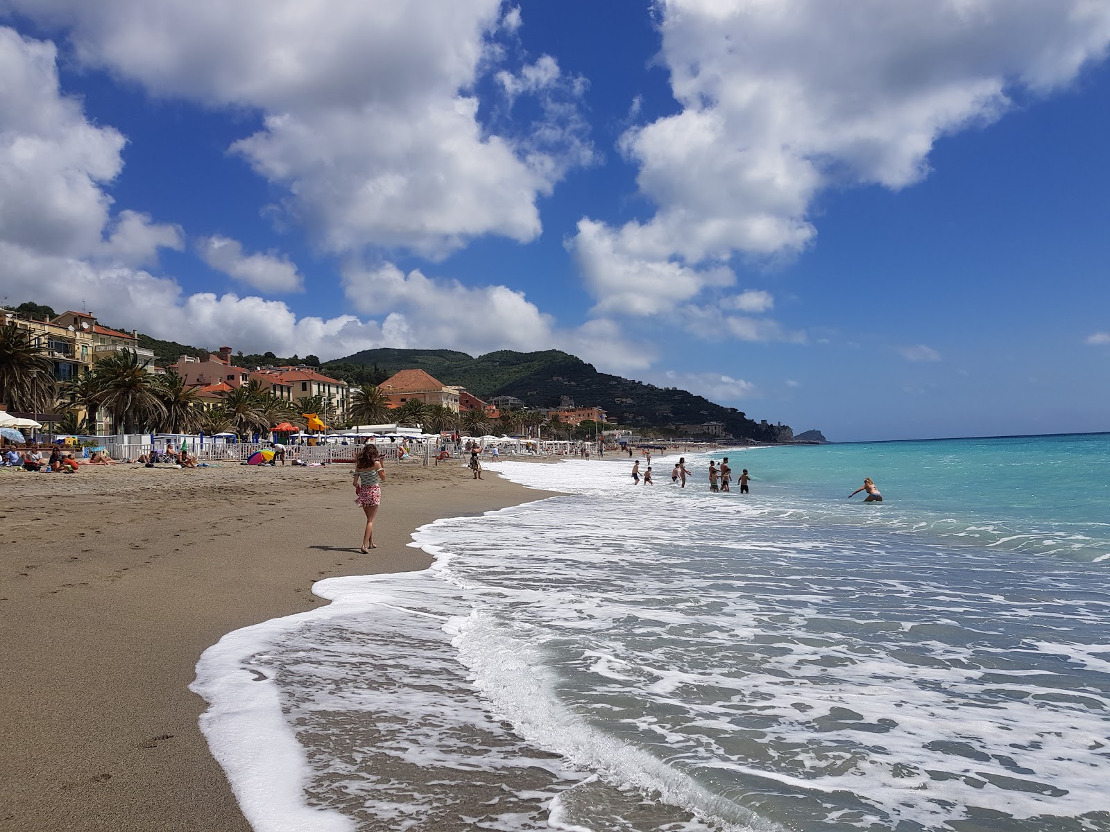 Foto af Spiaggia libera Attrezzata og dens smukke landskab