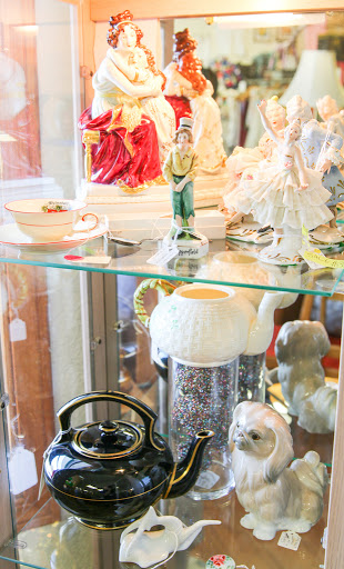 Antique Store «Too Much Stuff Quality Second Hand Treasures», reviews and photos, 1151 Grass Valley Hwy, Auburn, CA 95603, USA