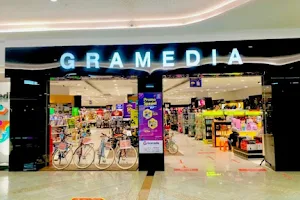 Gramedia Surabaya Pakuwon Mall image