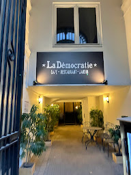 Photo n°22 de La Démocratie à Paris ()