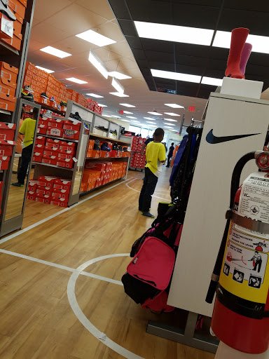 Shoe Store «Shoe Carnival», reviews and photos, 2210 W Oregon Ave, Philadelphia, PA 19145, USA