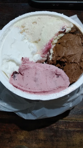 Heladería El Jardín ..Hielos El Jardín - Ice cream shop en Villa de Mayo