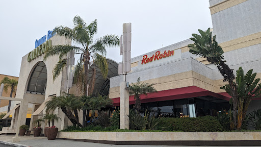 Red Robin Gourmet Burgers and Brews image
