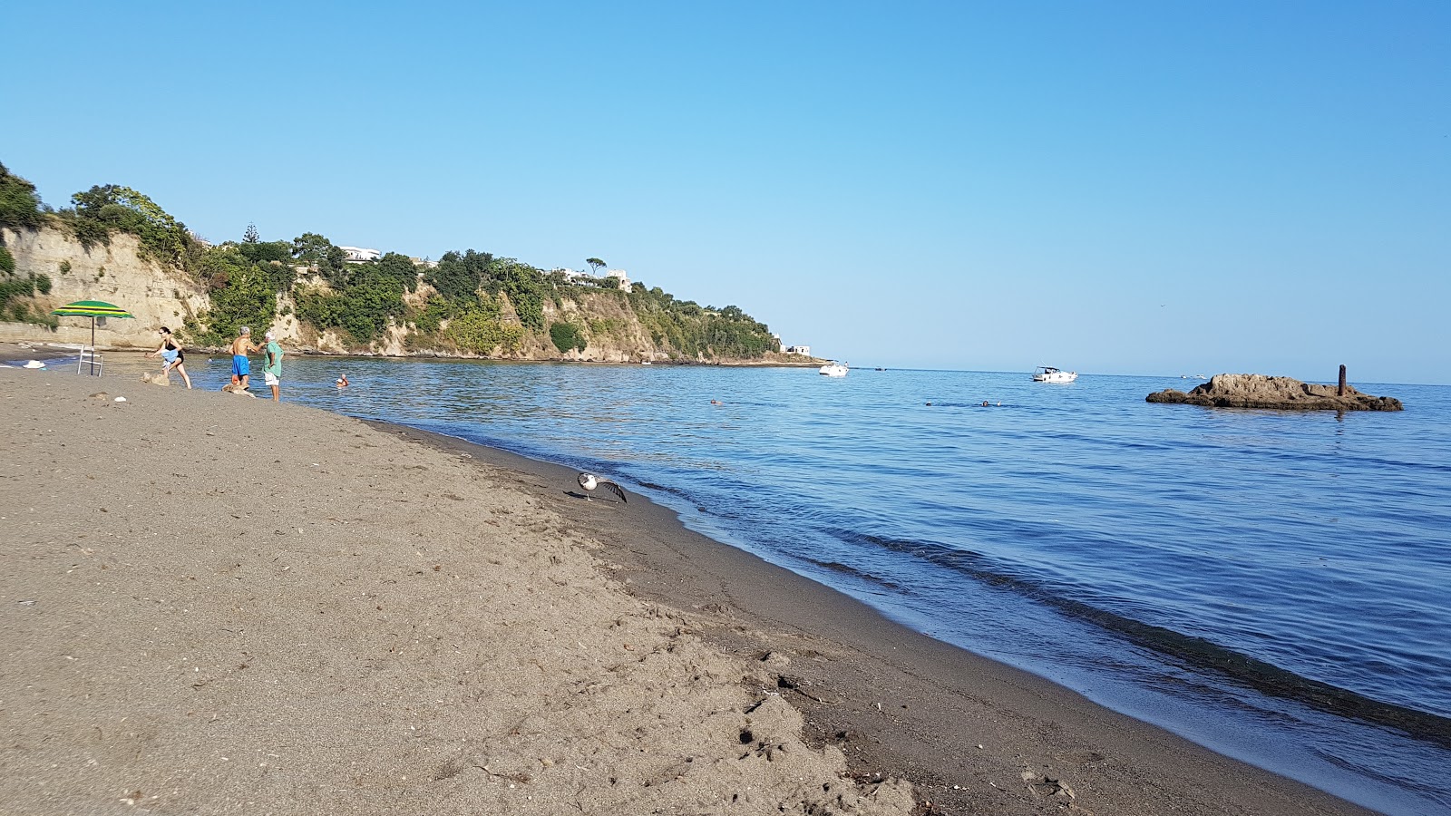 Foto van Spiaggia di Silurenza met ruime baai