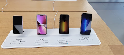 Computer Store «Apple Main Place», reviews and photos, 120 W Jefferson Ave, Naperville, IL 60540, USA