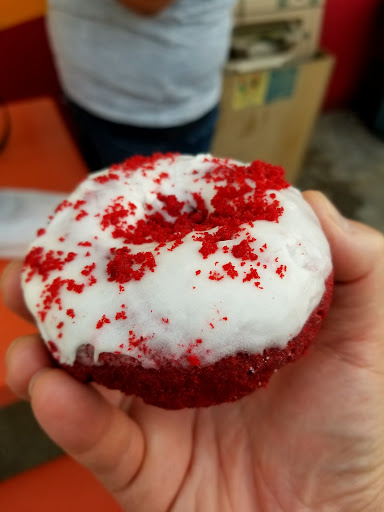 Donut Shop «Donut Hut», reviews and photos, 2025 W Magnolia Blvd, Burbank, CA 91506, USA