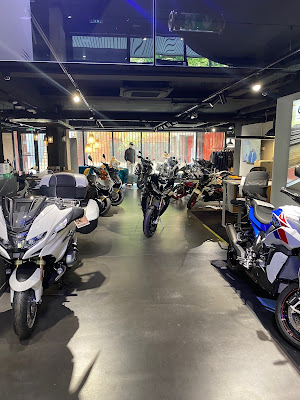 Bärenstark Montparnasse - BMW Motorrad à Paris