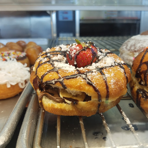 Donut Shop «Miss Donut & Bakery», reviews and photos, 331 N State College Blvd, Fullerton, CA 92831, USA
