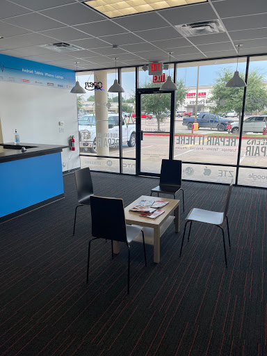 Electronics Repair Shop «Dr Cell Phone North Houston», reviews and photos, 19710 Northwest Fwy #300, Jersey Village, TX 77065, USA