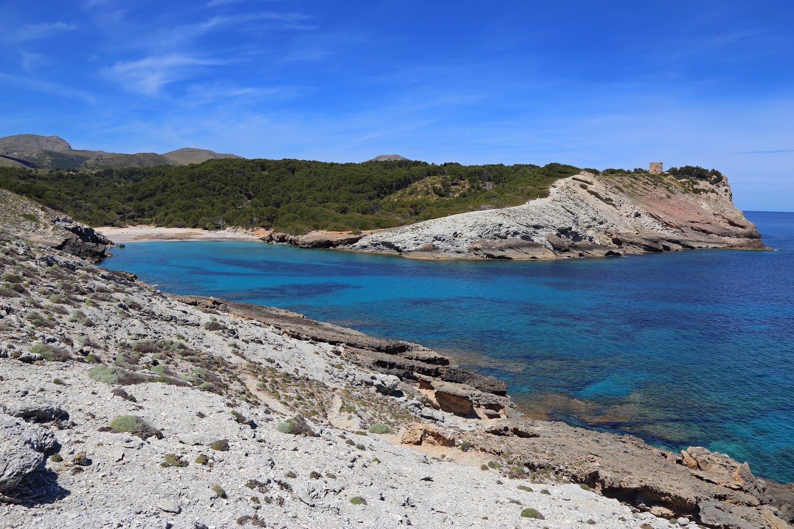 Foto di Cala des Matzoc con parzialmente pulito livello di pulizia